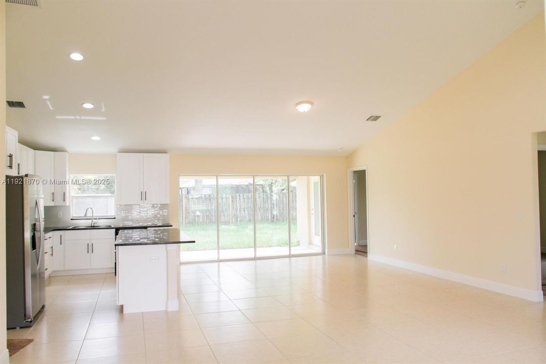 На продажу: $469,000 (4 спален, 3 ванн, 1980 Квадратных фут)