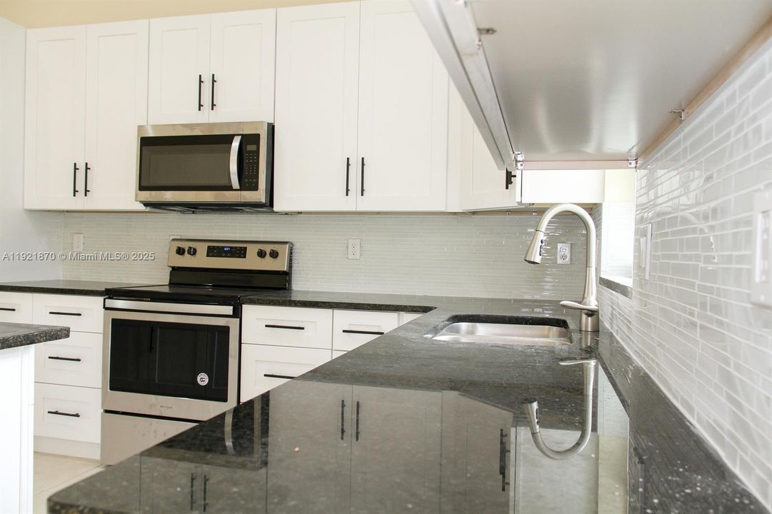 На продажу: $469,000 (4 спален, 3 ванн, 1980 Квадратных фут)