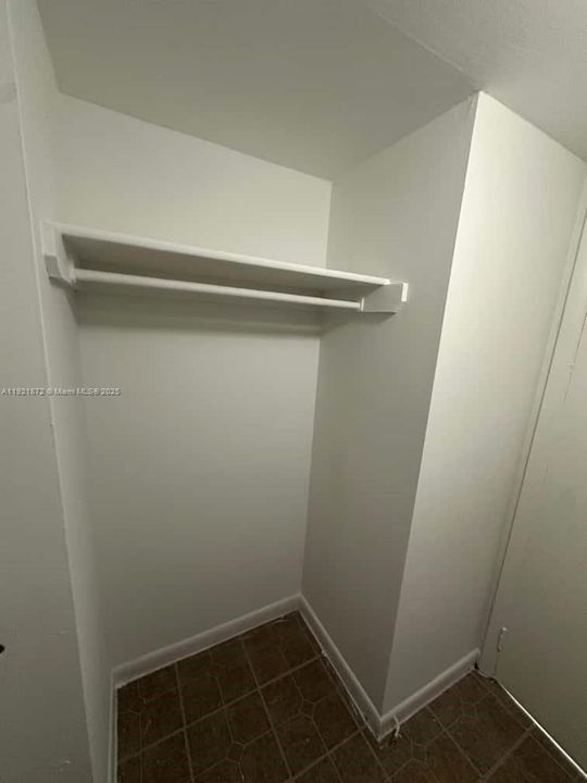 For Sale: $115,000 (1 beds, 1 baths, 826 Square Feet)