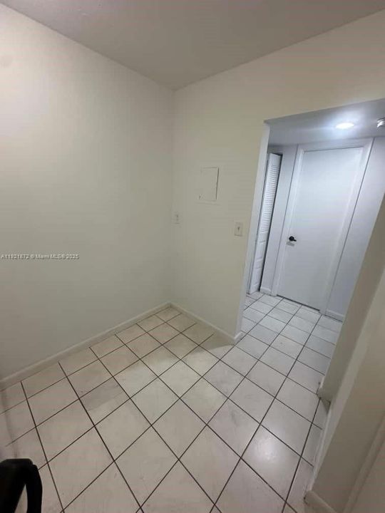 For Sale: $115,000 (1 beds, 1 baths, 826 Square Feet)