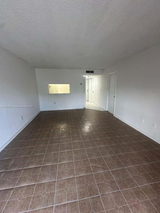 For Sale: $115,000 (1 beds, 1 baths, 826 Square Feet)