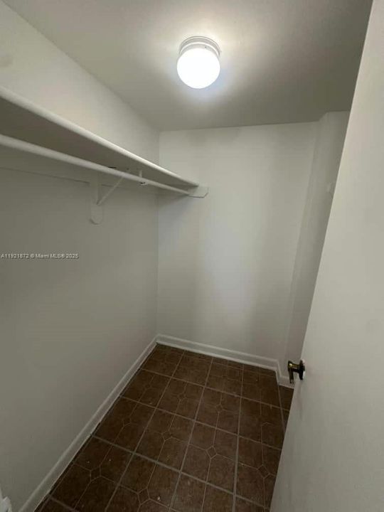 For Sale: $115,000 (1 beds, 1 baths, 826 Square Feet)