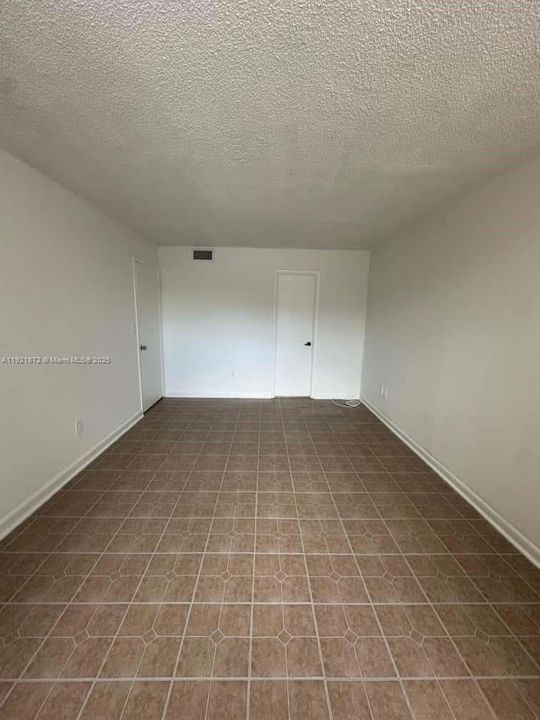 For Sale: $115,000 (1 beds, 1 baths, 826 Square Feet)