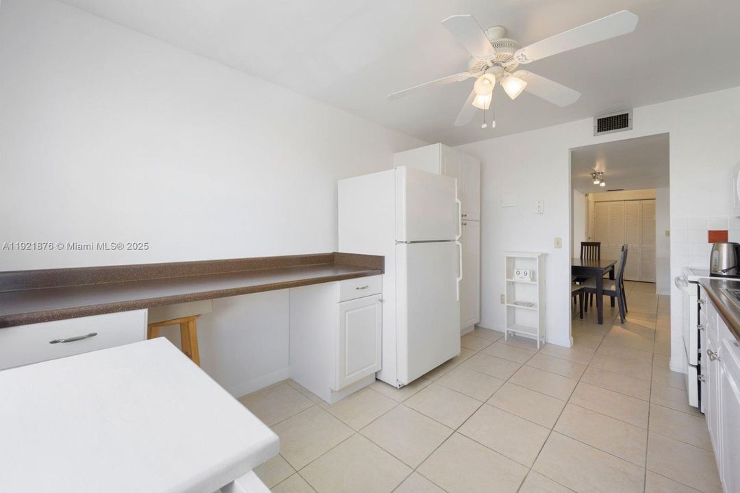 For Sale: $325,000 (2 beds, 2 baths, 1666 Square Feet)