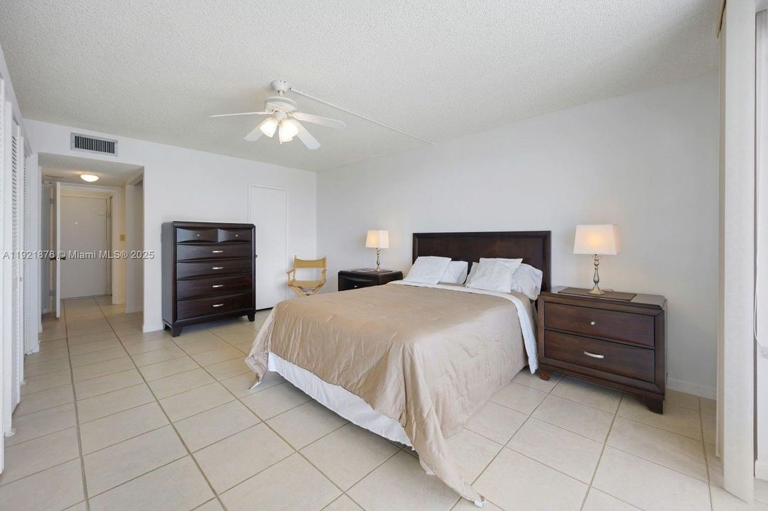 For Sale: $325,000 (2 beds, 2 baths, 1666 Square Feet)