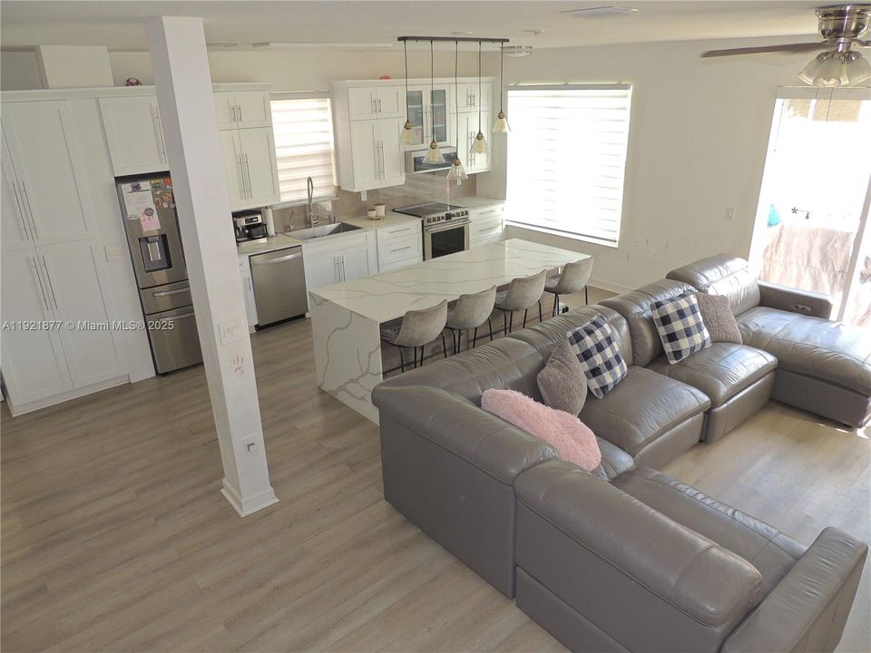 For Sale: $480,000 (3 beds, 2 baths, 2048 Square Feet)