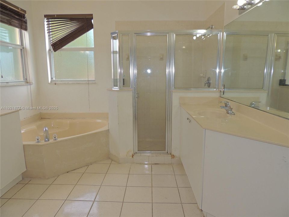 For Sale: $480,000 (3 beds, 2 baths, 2048 Square Feet)