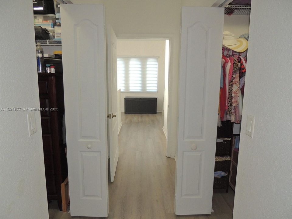 For Sale: $480,000 (3 beds, 2 baths, 2048 Square Feet)