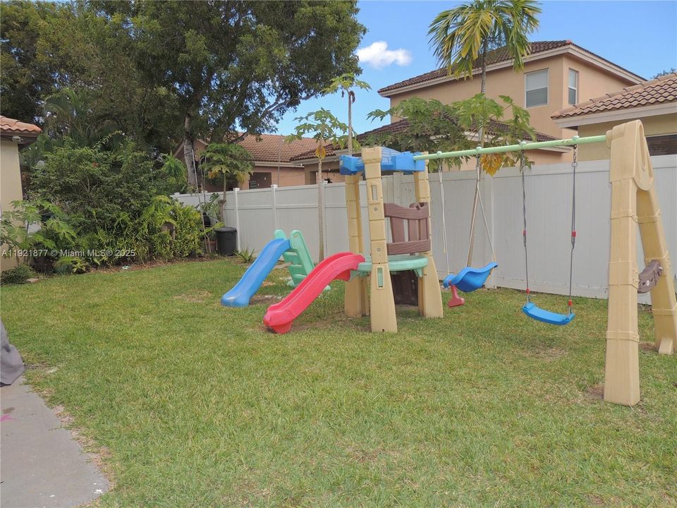 For Sale: $480,000 (3 beds, 2 baths, 2048 Square Feet)