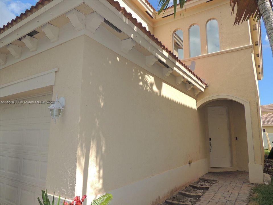 For Sale: $480,000 (3 beds, 2 baths, 2048 Square Feet)