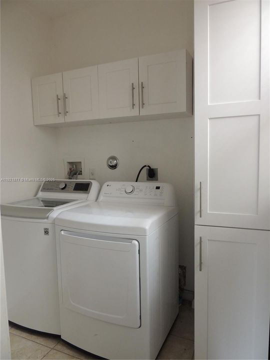 For Sale: $480,000 (3 beds, 2 baths, 2048 Square Feet)