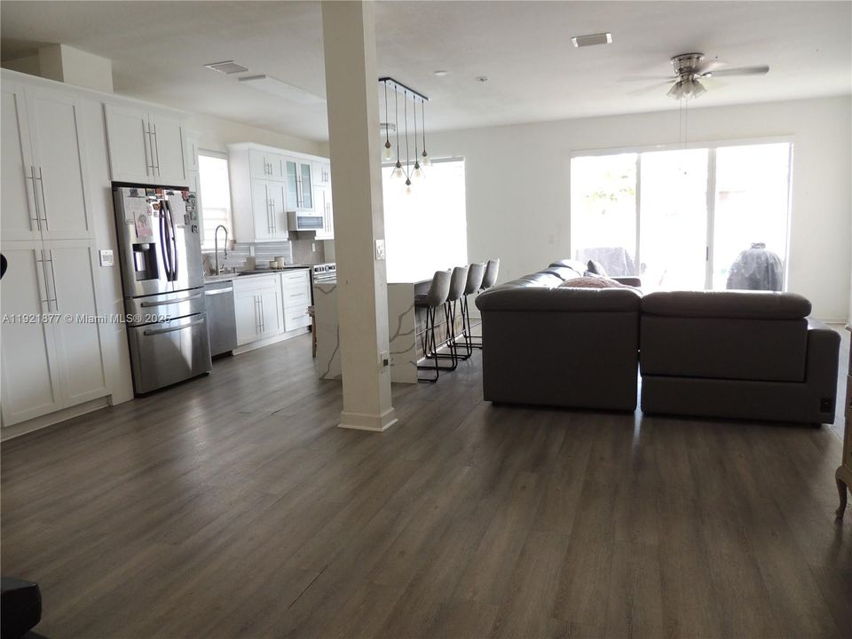 For Sale: $480,000 (3 beds, 2 baths, 2048 Square Feet)