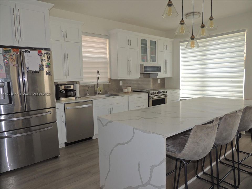 For Sale: $480,000 (3 beds, 2 baths, 2048 Square Feet)