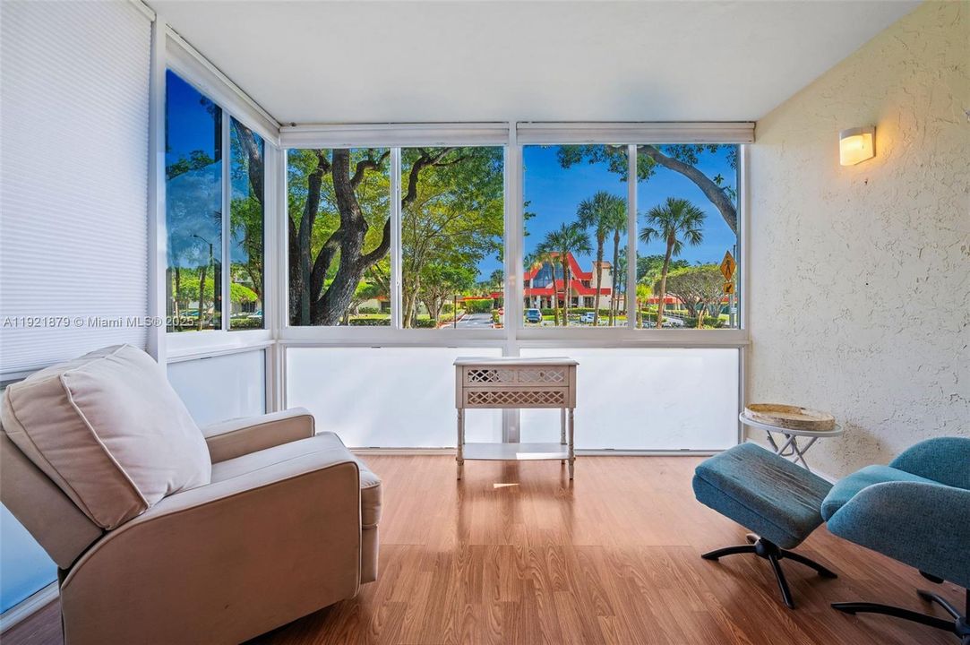 待售: $80,000 (1 贝兹, 1 浴室, 721 平方英尺)