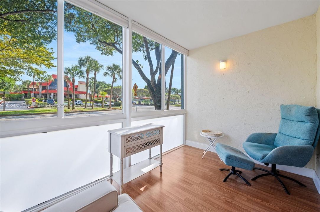 待售: $80,000 (1 贝兹, 1 浴室, 721 平方英尺)