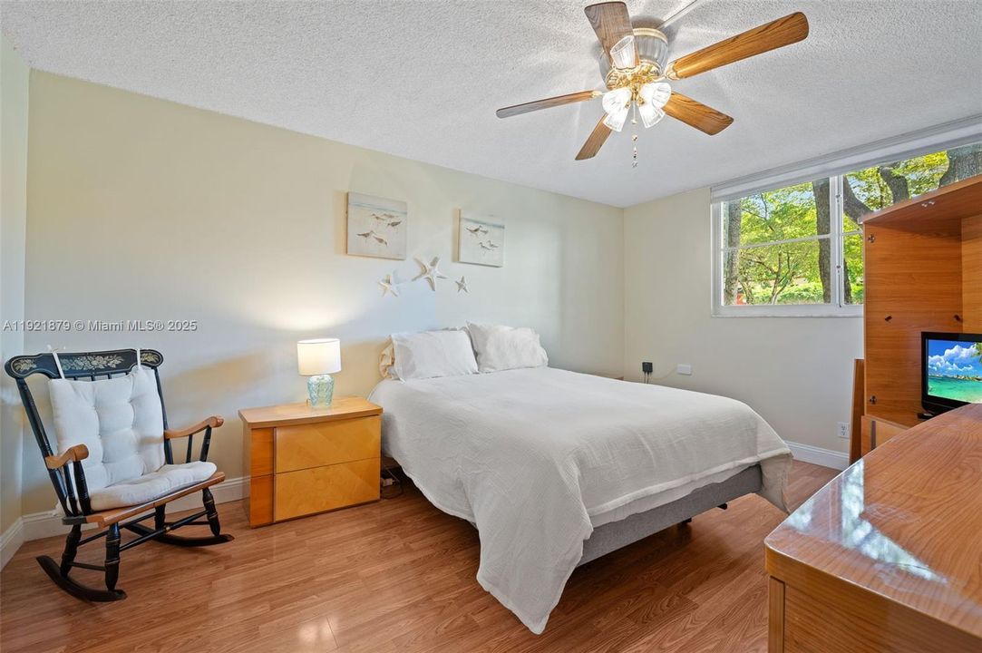 待售: $80,000 (1 贝兹, 1 浴室, 721 平方英尺)