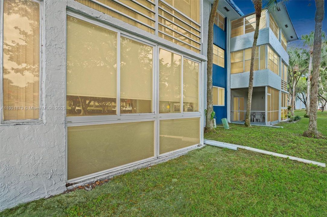 待售: $80,000 (1 贝兹, 1 浴室, 721 平方英尺)