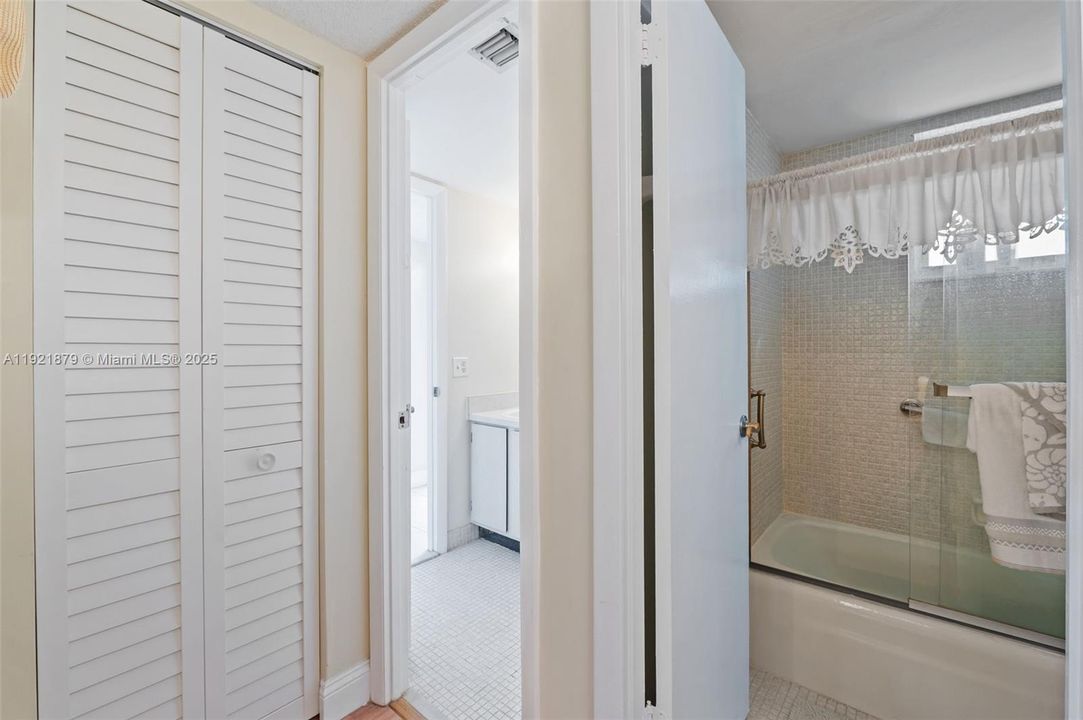 待售: $80,000 (1 贝兹, 1 浴室, 721 平方英尺)