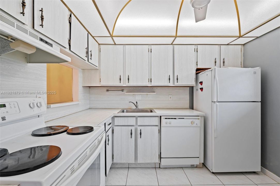 待售: $80,000 (1 贝兹, 1 浴室, 721 平方英尺)