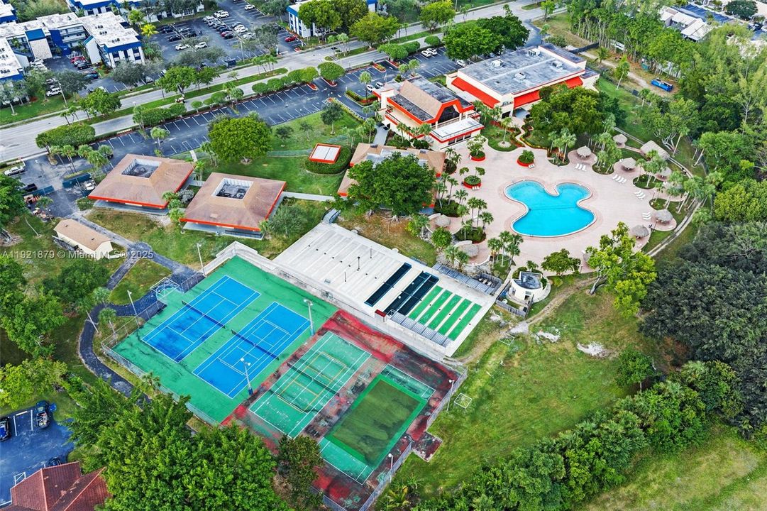 待售: $80,000 (1 贝兹, 1 浴室, 721 平方英尺)