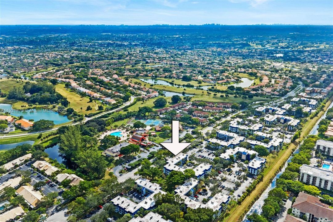 待售: $80,000 (1 贝兹, 1 浴室, 721 平方英尺)