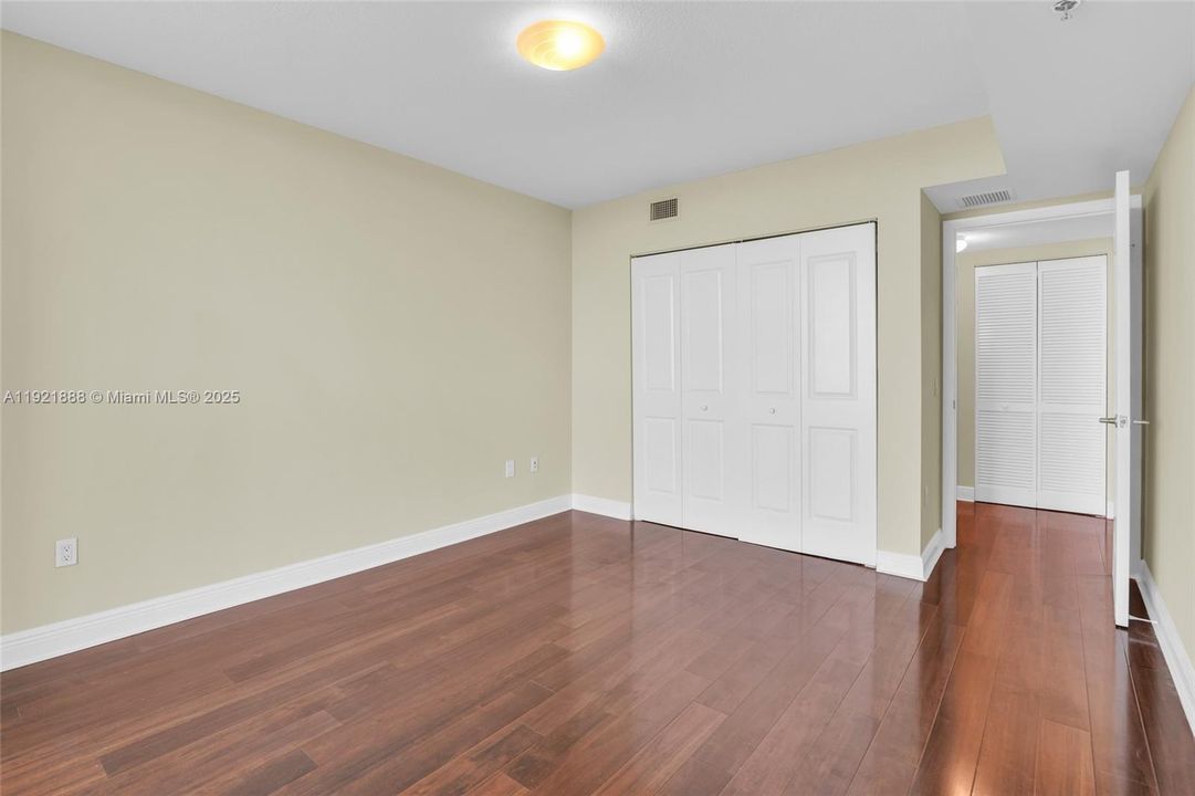 For Rent: $2,900 (2 beds, 2 baths, 1165 Square Feet)