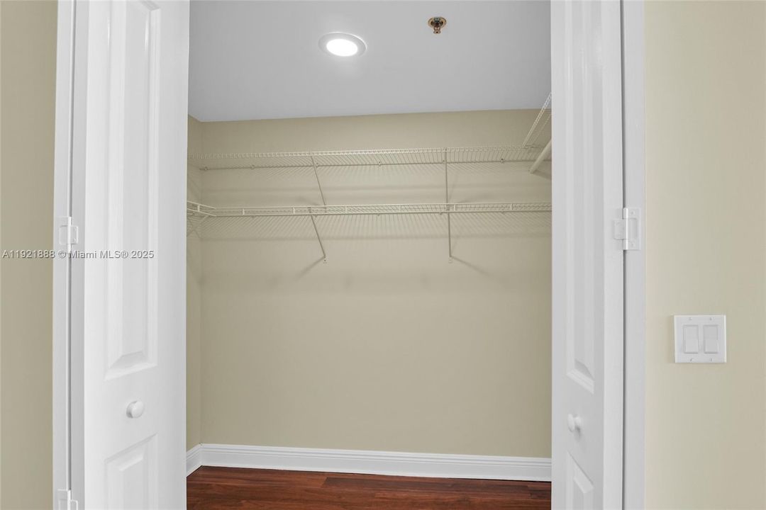 For Rent: $2,900 (2 beds, 2 baths, 1165 Square Feet)