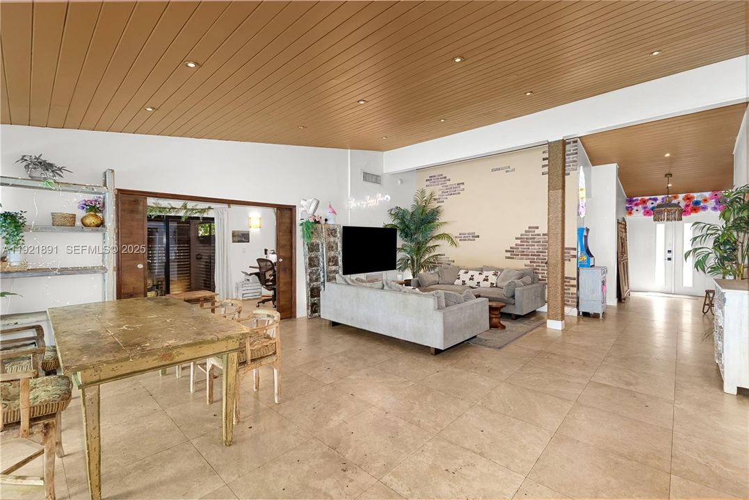 For Sale: $1,500,000 (4 beds, 3 baths, 2534 Square Feet)