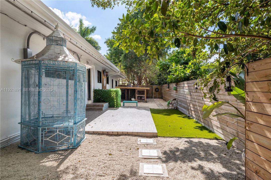 For Sale: $1,500,000 (4 beds, 3 baths, 2534 Square Feet)