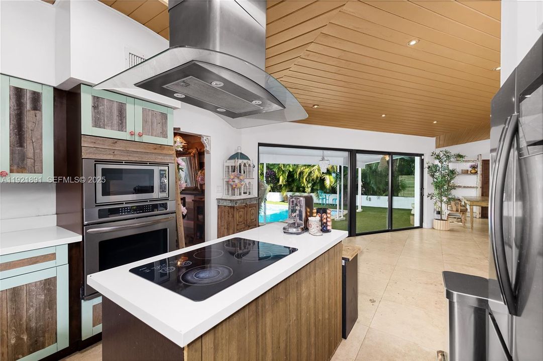 For Sale: $1,500,000 (4 beds, 3 baths, 2534 Square Feet)