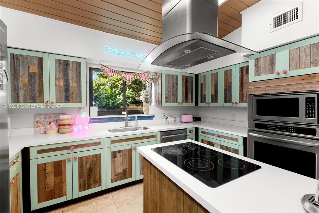 For Sale: $1,500,000 (4 beds, 3 baths, 2534 Square Feet)