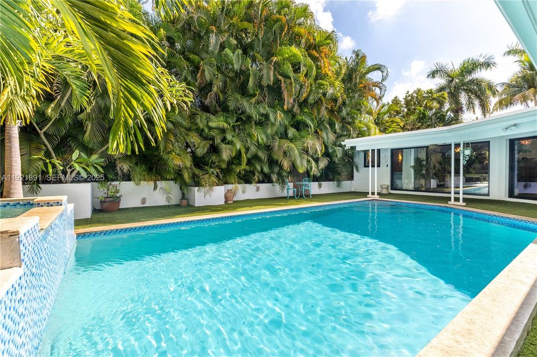 For Sale: $1,500,000 (4 beds, 3 baths, 2534 Square Feet)