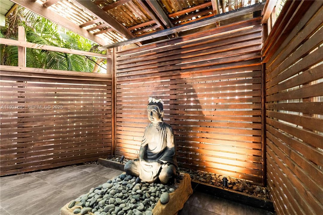 For Sale: $1,500,000 (4 beds, 3 baths, 2534 Square Feet)