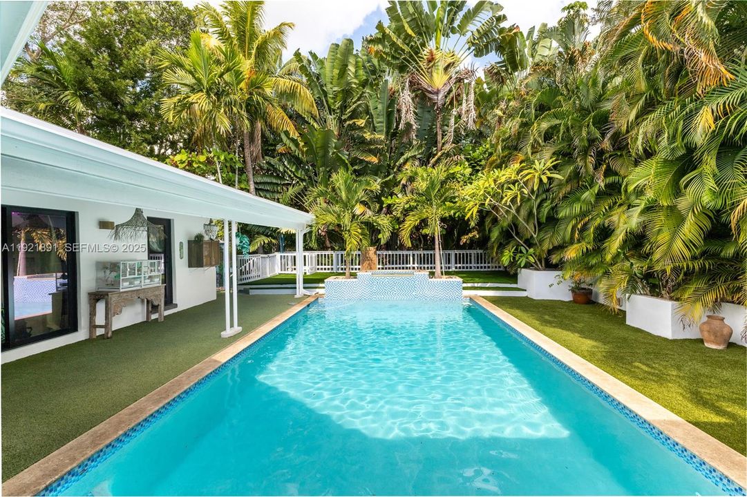 For Sale: $1,500,000 (4 beds, 3 baths, 2534 Square Feet)