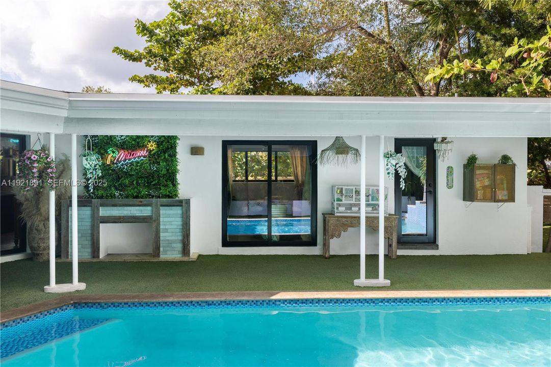 For Sale: $1,500,000 (4 beds, 3 baths, 2534 Square Feet)