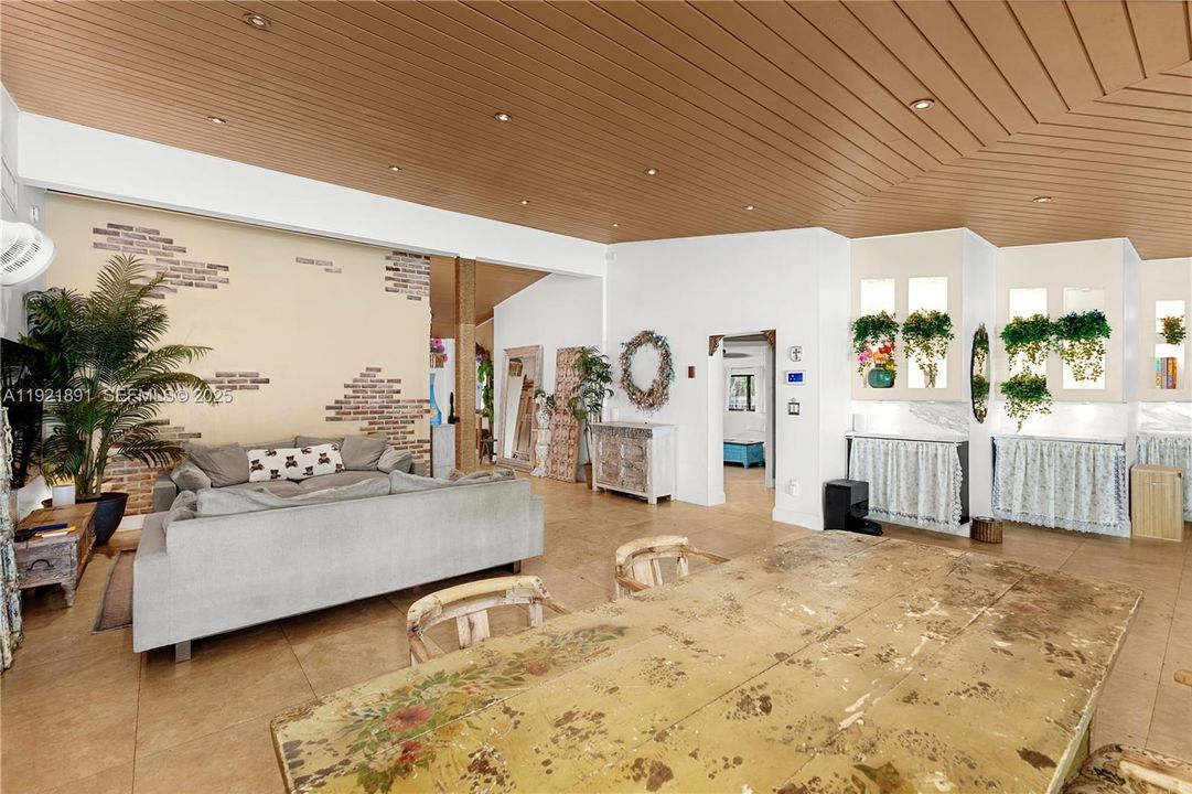 For Sale: $1,500,000 (4 beds, 3 baths, 2534 Square Feet)