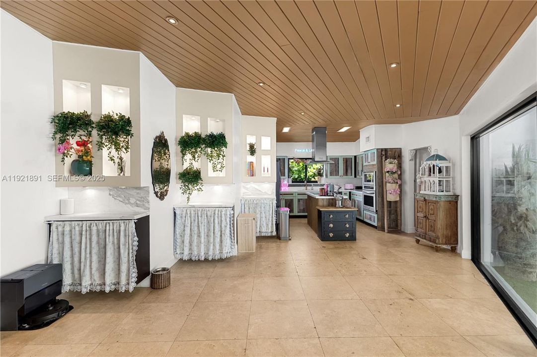 For Sale: $1,500,000 (4 beds, 3 baths, 2534 Square Feet)