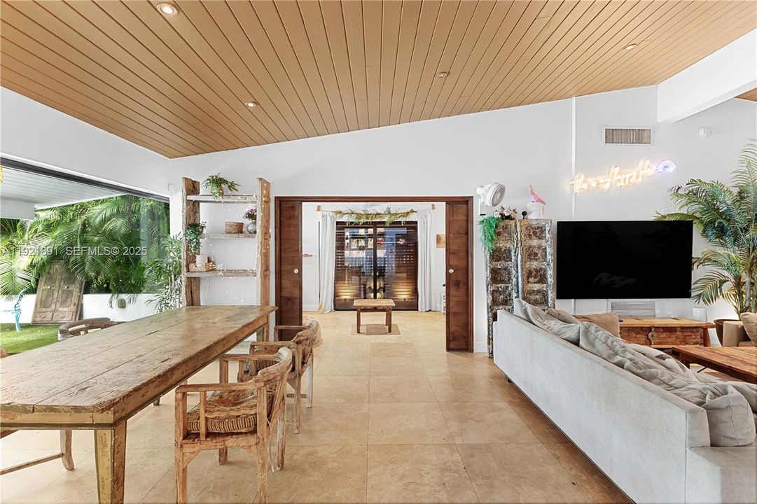 For Sale: $1,500,000 (4 beds, 3 baths, 2534 Square Feet)