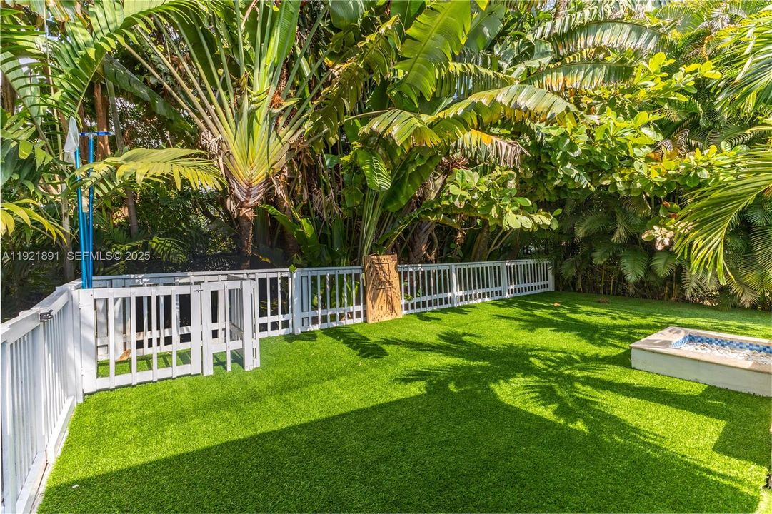 For Sale: $1,500,000 (4 beds, 3 baths, 2534 Square Feet)