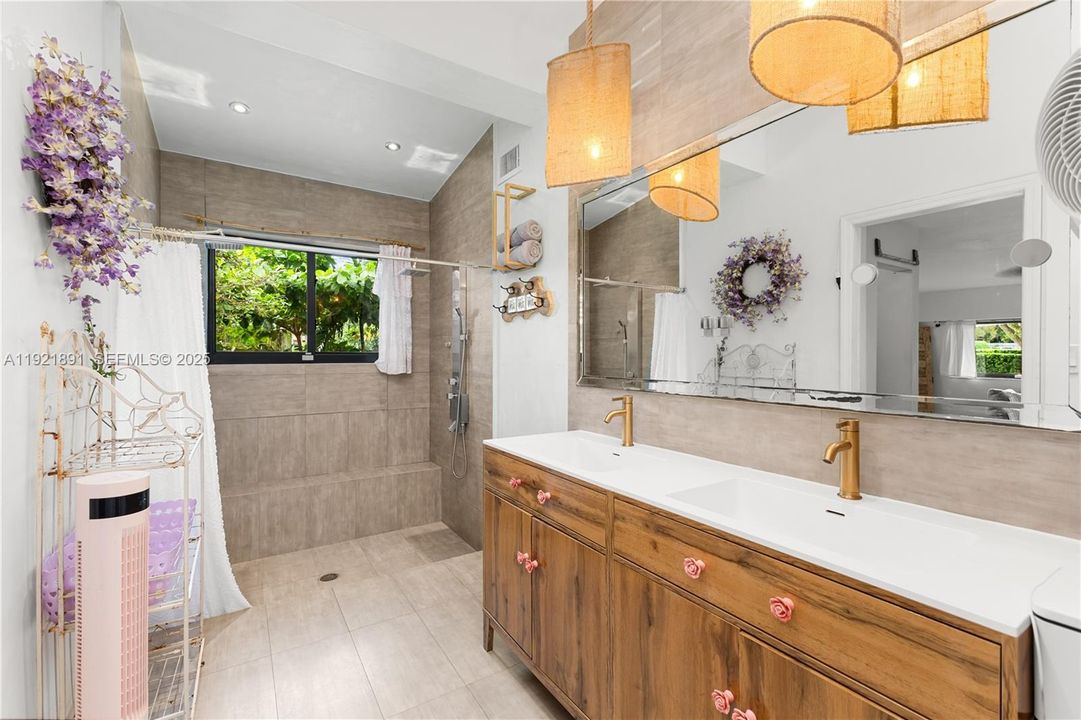 For Sale: $1,500,000 (4 beds, 3 baths, 2534 Square Feet)