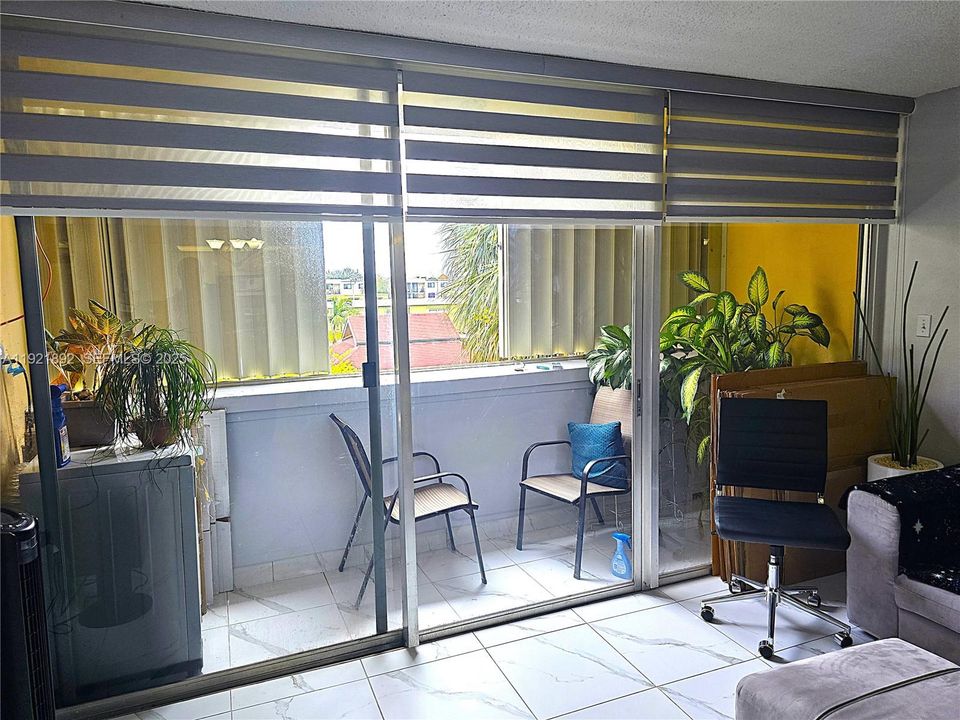 待售: $235,000 (2 贝兹, 1 浴室, 942 平方英尺)