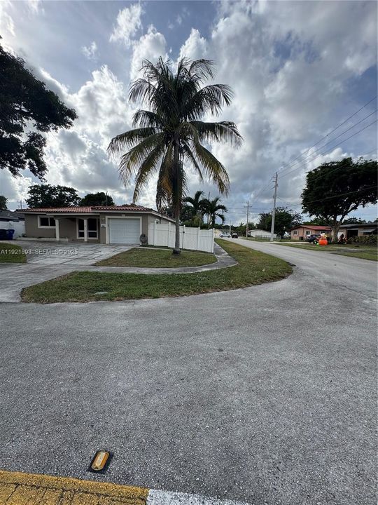 For Rent: $3,500 (3 beds, 2 baths, 1840 Square Feet)