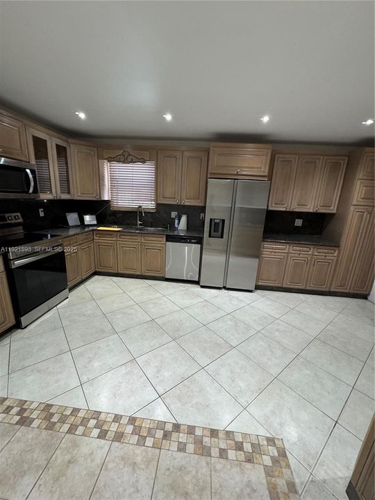 For Rent: $3,500 (3 beds, 2 baths, 1840 Square Feet)