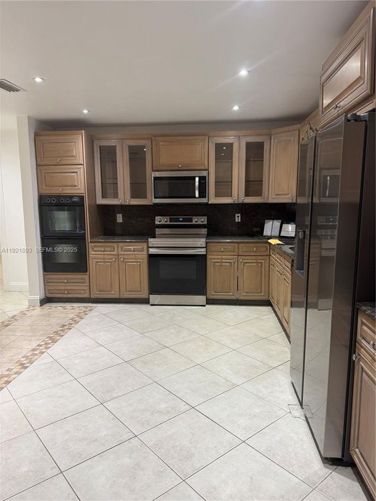 For Rent: $3,500 (3 beds, 2 baths, 1840 Square Feet)