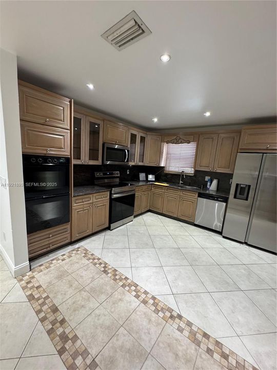 For Rent: $3,500 (3 beds, 2 baths, 1840 Square Feet)