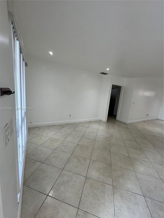 For Rent: $3,500 (3 beds, 2 baths, 1840 Square Feet)