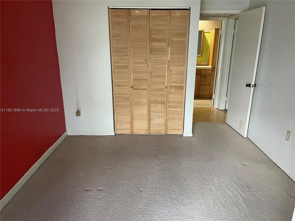 For Sale: $199,900 (2 beds, 1 baths, 870 Square Feet)