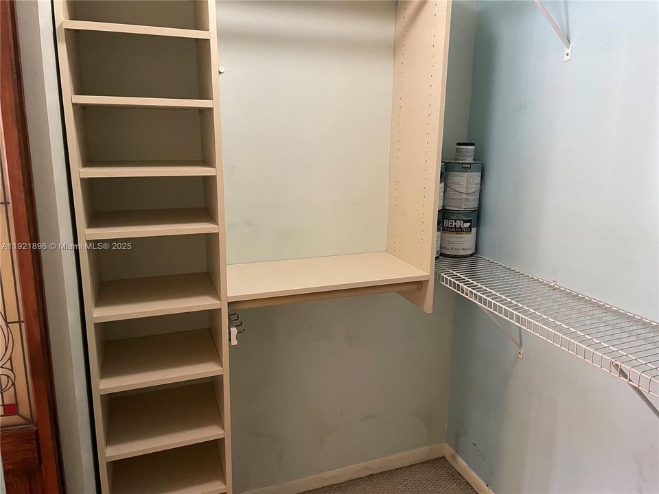 For Sale: $199,900 (2 beds, 1 baths, 870 Square Feet)