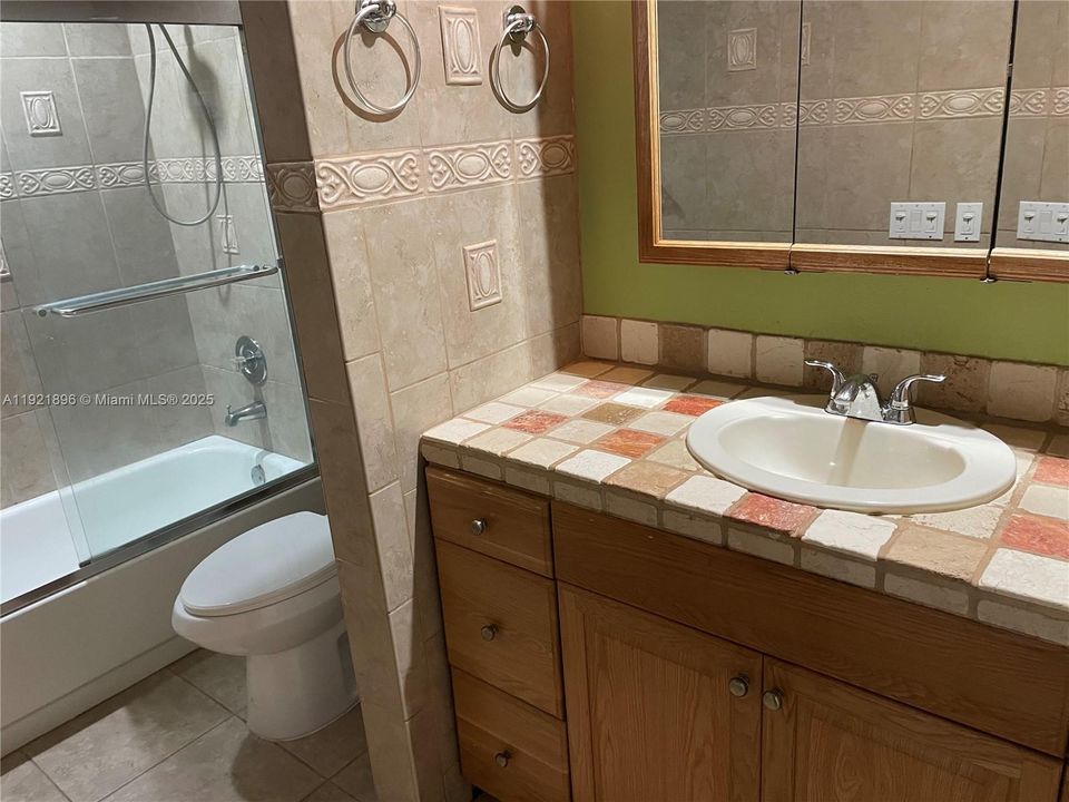 For Sale: $199,900 (2 beds, 1 baths, 870 Square Feet)