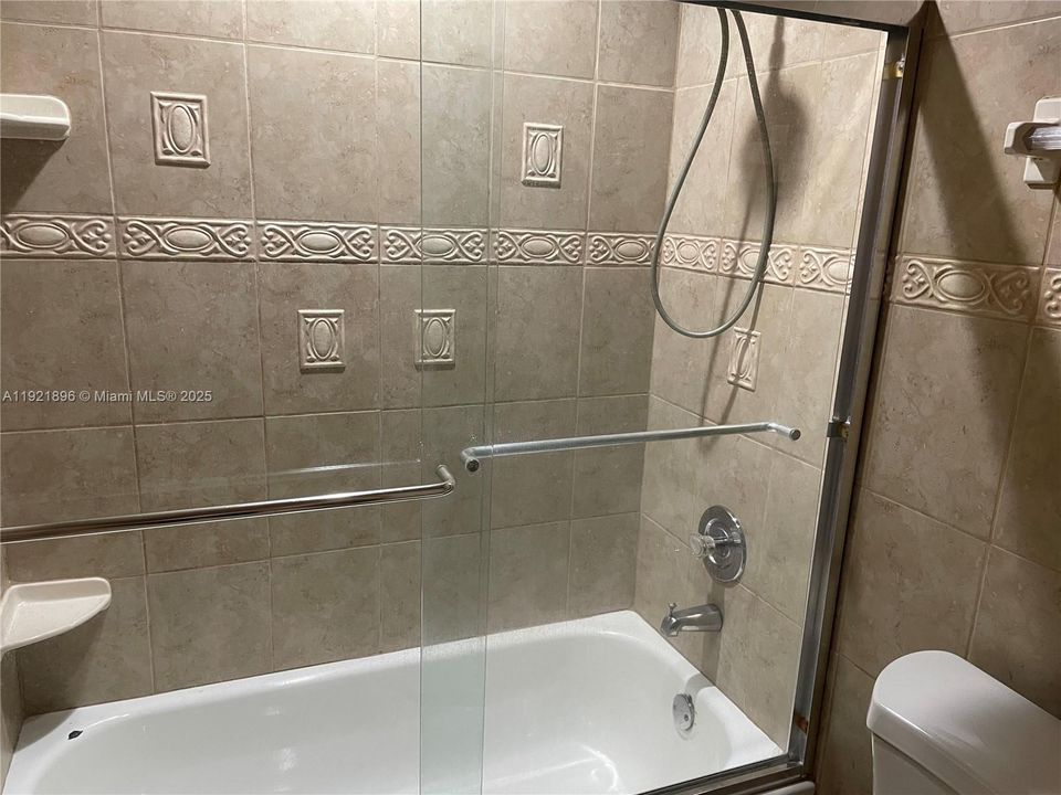 For Sale: $199,900 (2 beds, 1 baths, 870 Square Feet)